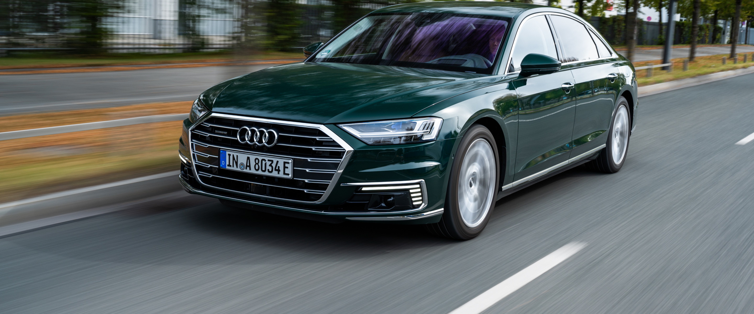 https://aumhyblfao.cloudimg.io/crop/2880x1200/n/https://s3.eu-central-1.amazonaws.com/bourguignon-nl/06/2003-audi-a8-l-tfsi-3.jpg?v=1-0