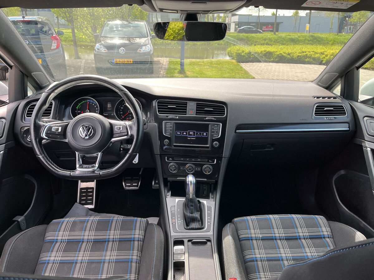 Volkswagen Golf GTE 1.4 TSI GTE 204 pk Connected Series | Clima | Cruise | Navi | PDC |