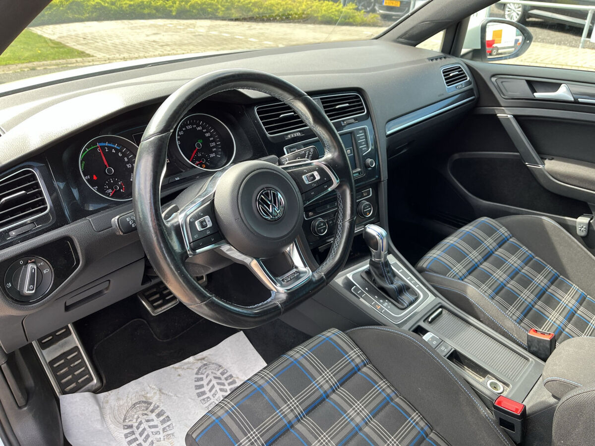 Volkswagen Golf GTE 1.4 TSI GTE 204 pk Connected Series | Clima | Cruise | Navi | PDC |