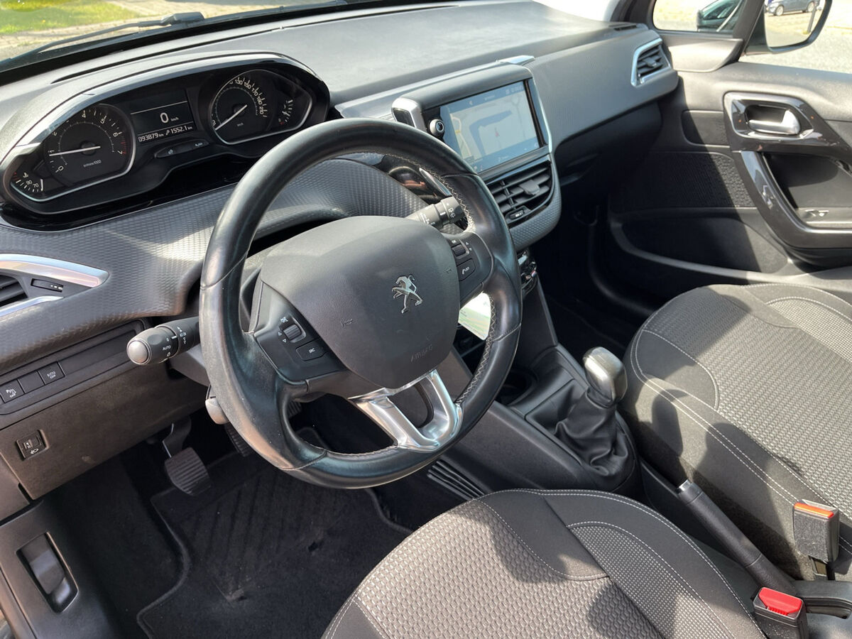 Peugeot 208 1.2 PureTech 110 pk | Navigatie | PDC | Clima |