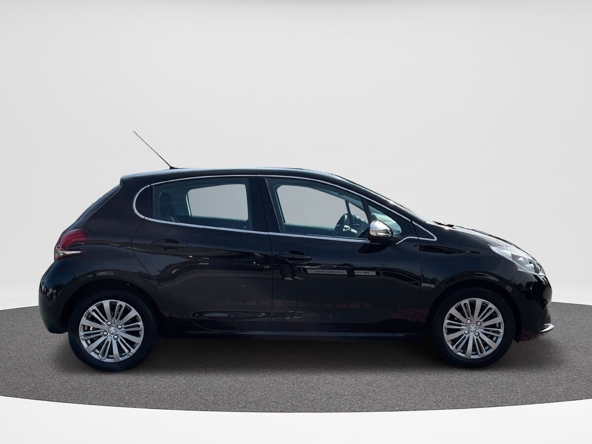 Peugeot 208 1.2 PureTech 110 pk | Navigatie | PDC | Clima |