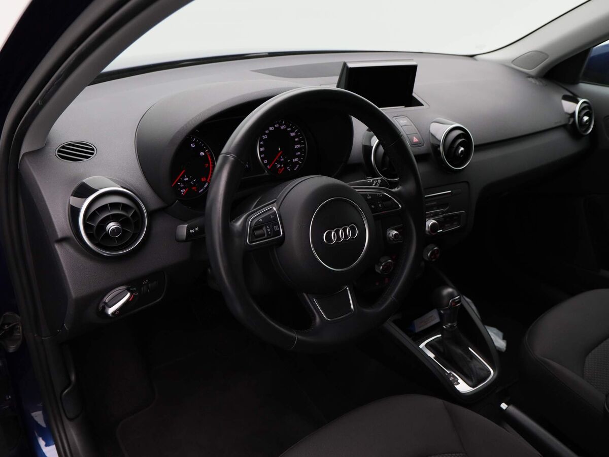 Audi A1 Sportback 1.0 TFSi S-Line Automaat | Navi | Cruise | Bi-Xenon | Bluetooth | Lederen stuur | 17 Inch