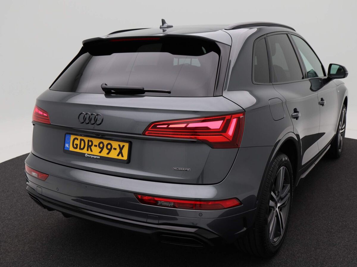 Audi Q5 50 TFSi 299 Pk e S-Line Competition | ECC | Adaptive Cruise | Panorama dak | 360 Camera | Navi | Carplay | Trekhaak