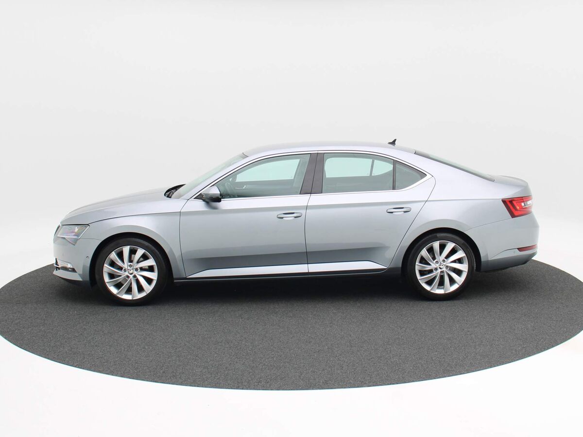 Škoda Superb 1.8 TSi 180 Pk DSG Style Business | Bi-Xenon | Navi | 18 Inch | Trekhaak | Camera | Elek. Achterklep | Adaptive Cruise