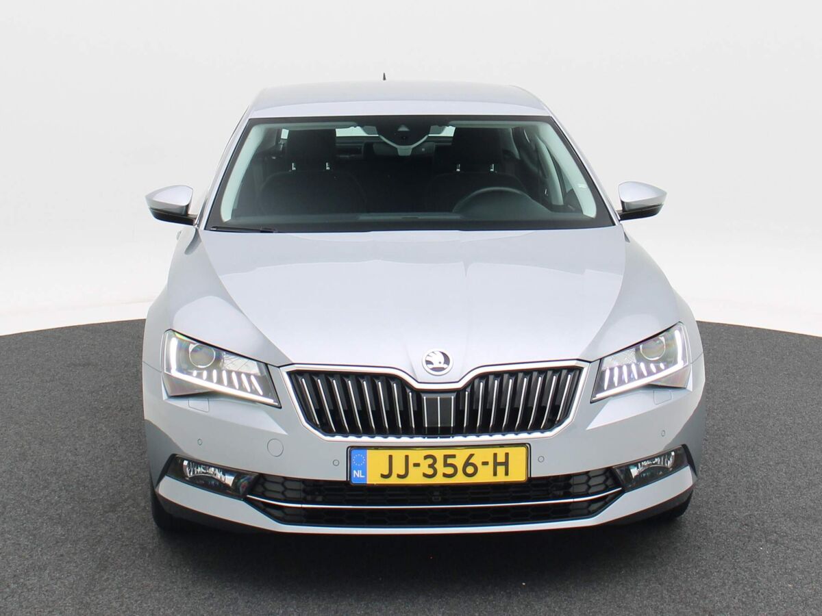 Škoda Superb 1.8 TSi 180 Pk DSG Style Business | Bi-Xenon | Navi | 18 Inch | Trekhaak | Camera | Elek. Achterklep | Adaptive Cruise