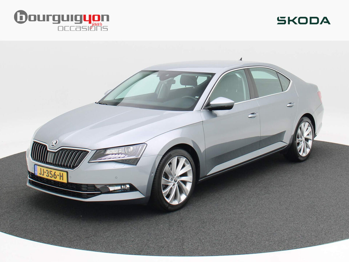 Škoda Superb 1.8 TSi 180 Pk DSG Style Business | Bi-Xenon | Navi | 18 Inch | Trekhaak | Camera | Elek. Achterklep | Adaptive Cruise