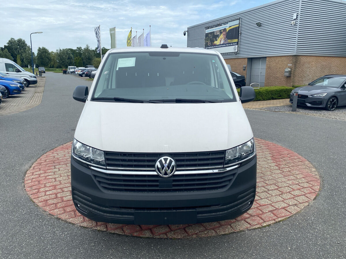 VW-Bedrijfswagens Transporter 2.0 TDI 110 pk L1H1 28  | Bijrijdersbank | Achterdeuren | A-Camera | Navi via App |