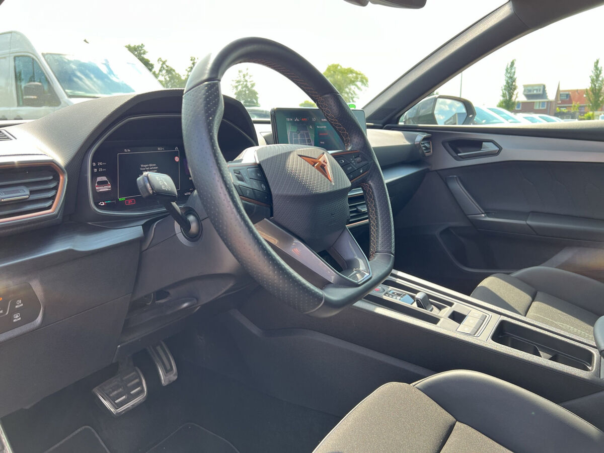 CUPRA Leon 1.4 e-Hybrid VZ 245 pk | PHEV | Navi | Clima | A-Camera | PDC |