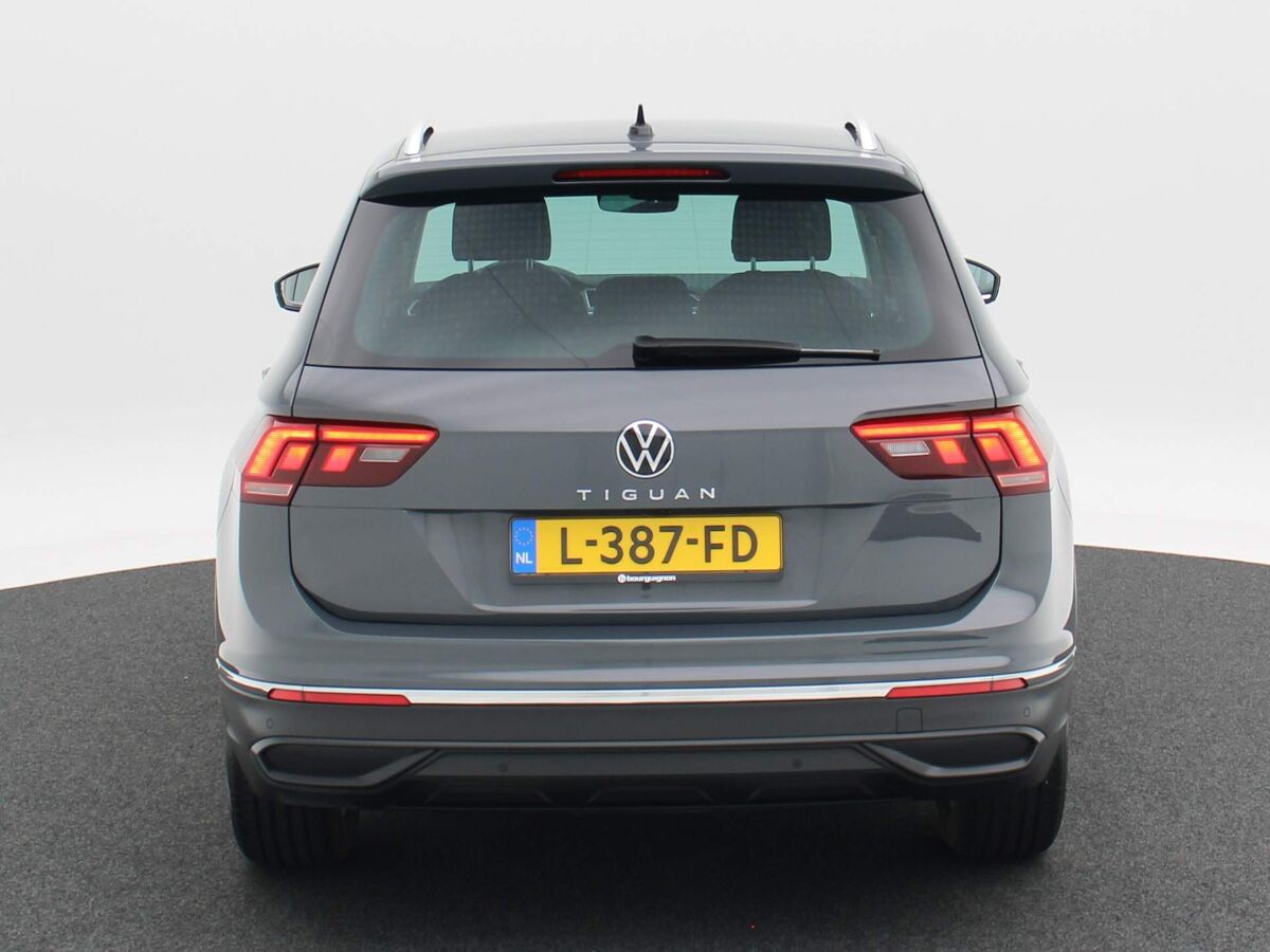 Volkswagen Tiguan 1.5 TSI Life 130pk | Trekhaak | Navi | Camera | Adaptive Cruise | 18'' Velgen | 9.894km!!