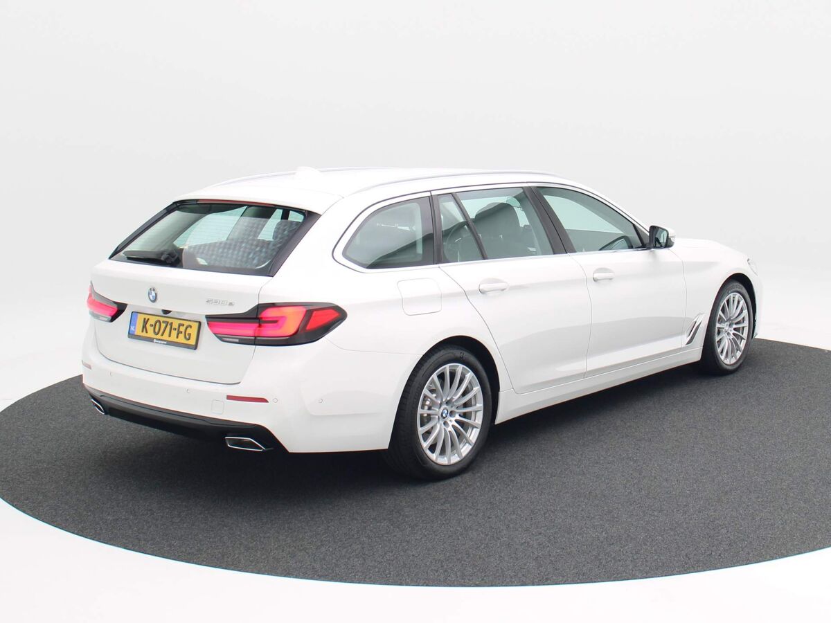 BMW 5-serie Touring 530e High Executive | Full LED | Head UP | Navi | Camera | Stoelverwarming | Leer | Elektrische stoelen met memory | 29.369km!!