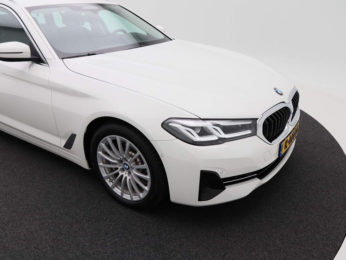 BMW 5-serie Touring 530e High Executive | Full LED | Head UP | Navi | Camera | Stoelverwarming | Leer | Elektrische stoelen met memory | 29.369km!!