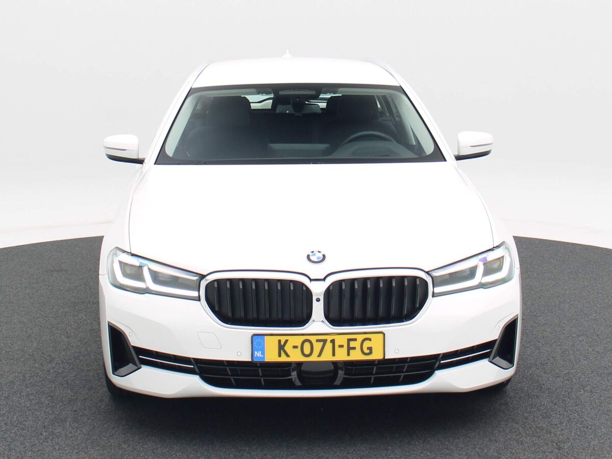 BMW 5-serie Touring 530e High Executive | Full LED | Head UP | Navi | Camera | Stoelverwarming | Leer | Elektrische stoelen met memory | 29.369km!!