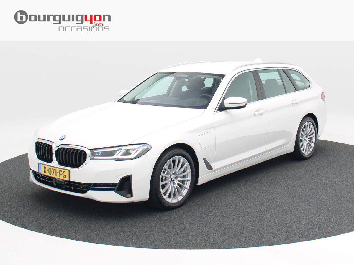 BMW 5-serie Touring 530e High Executive | Full LED | Head UP | Navi | Camera | Stoelverwarming | Leer | Elektrische stoelen met memory | 29.369km!!