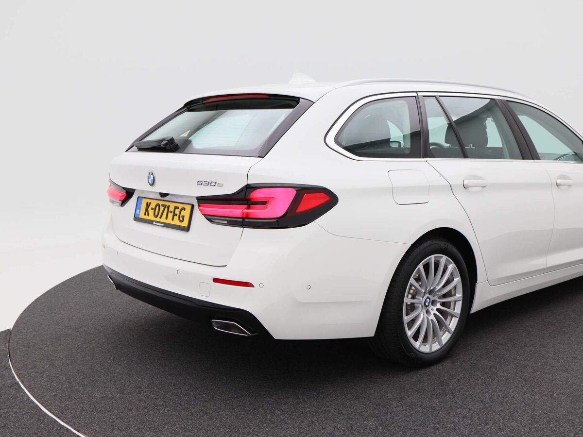 BMW 5-serie Touring 530e High Executive | Full LED | Head UP | Navi | Camera | Stoelverwarming | Leer | Elektrische stoelen met memory | 29.369km!!