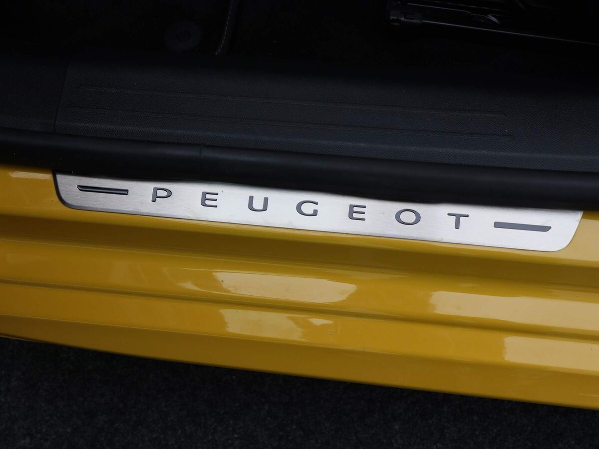 Peugeot e-208 EV GT Pack 50 kWh | Cruise | Stoel verwarming | Carplay | Navi | Achteruitrijcamera