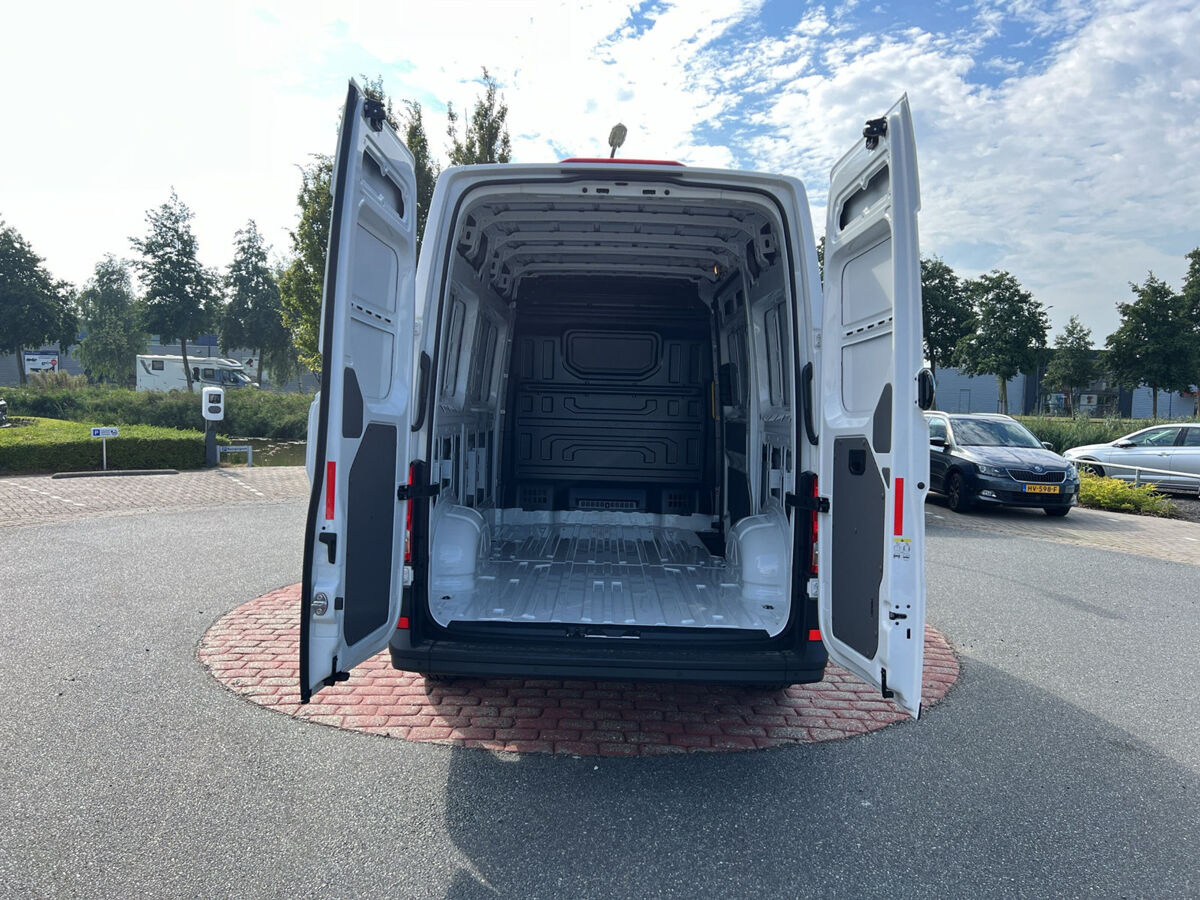 VW-Bedrijfswagens Crafter 35 2.0 TDI L3H3 Comfortline 140 pk | Parkeersens. | Front Assist | Lane Assist |