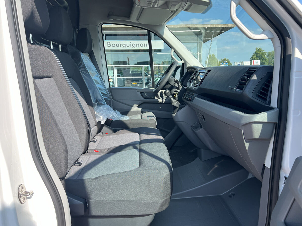 VW-Bedrijfswagens Crafter 35 2.0 TDI 140 pk H6 L3H3 | Airco | ERGO | A-Camera | App Connect | Navi via App | PDC |