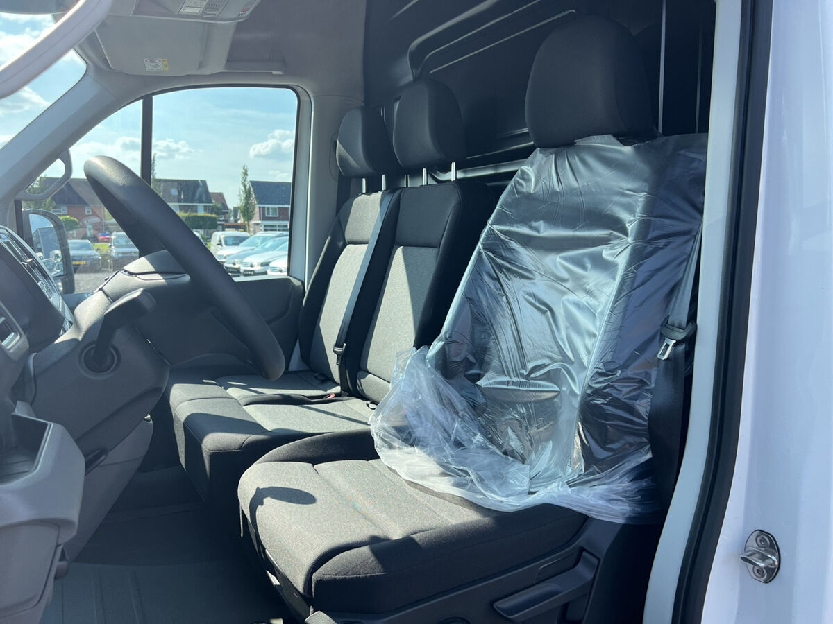 VW-Bedrijfswagens Crafter 35 2.0 TDI 140 pk H6 L3H3 | Airco | ERGO | A-Camera | App Connect | Navi via App | PDC |