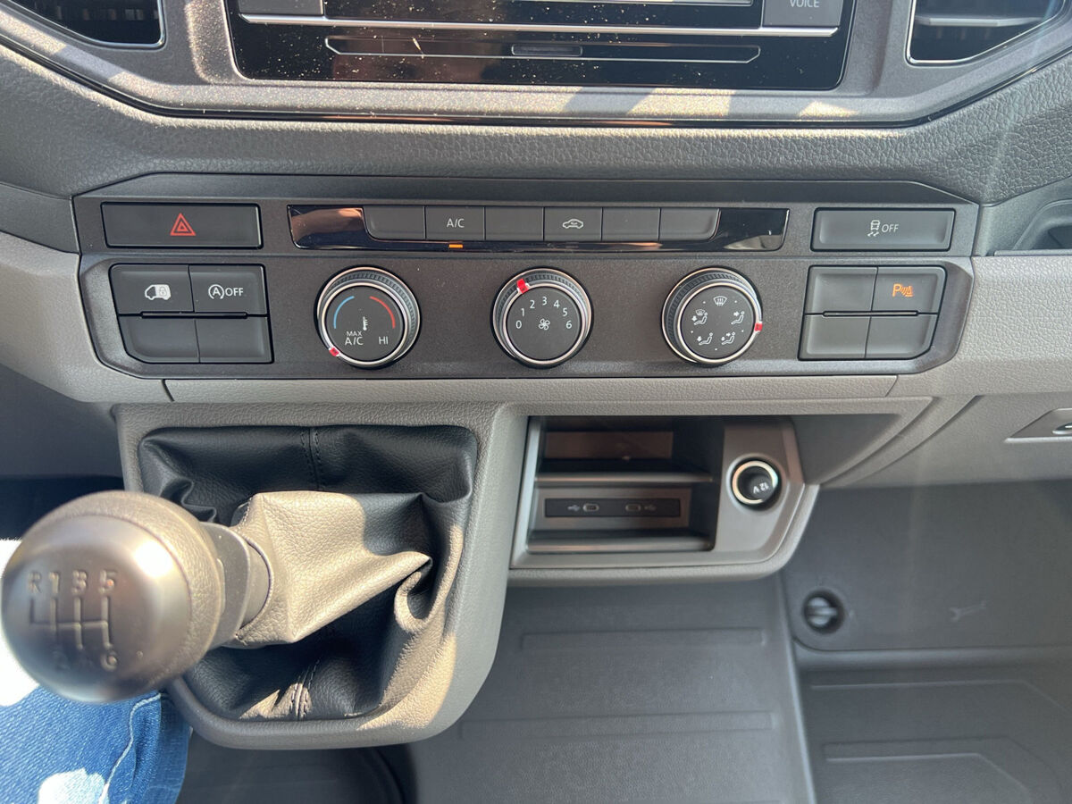 VW-Bedrijfswagens Crafter 35 2.0 TDI 140 pk H6 L3H3 | Airco | ERGO | A-Camera | App Connect | Navi via App | PDC |