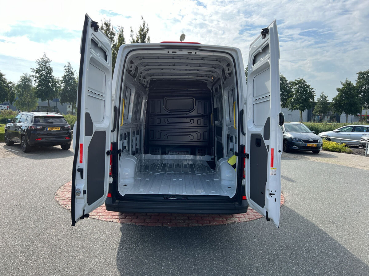 VW-Bedrijfswagens Crafter 35 2.0 TDI 140 pk H6 L3H3 | Airco | ERGO | App Connect | Navi via App | PDC |