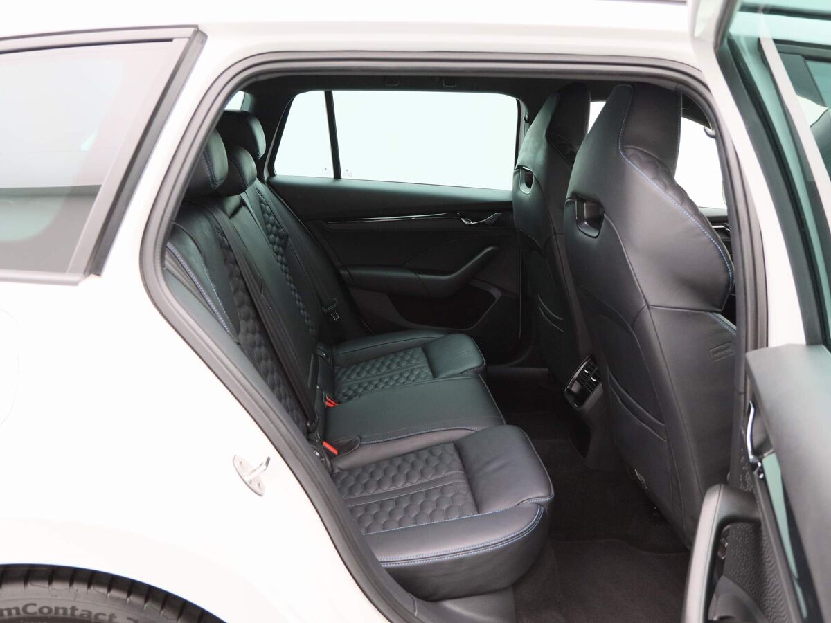 Škoda Octavia Combi 1.0 TSi Sport Business | Leder | Sportstoelen | 18 Inch | Navi | PDC | Privacy Glass | Stoelverwarming