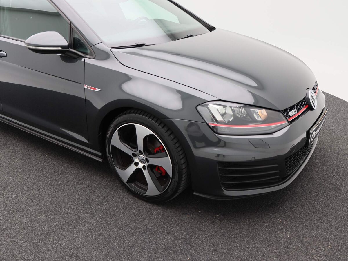 Volkswagen Golf 2.0 TSI GTi 300 Pk DSG | Xenon | 18 Inch | Navi | Privacy Glass | Stoelverwarming