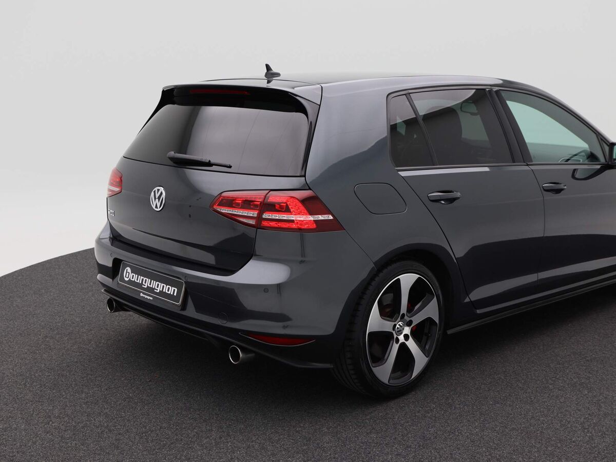 Volkswagen Golf 2.0 TSI GTi 300 Pk DSG | Xenon | 18 Inch | Navi | Privacy Glass | Stoelverwarming