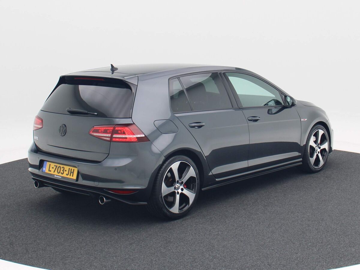 Volkswagen Golf 2.0 TSI GTi 300 Pk DSG | Xenon | 18 Inch | Navi | Privacy Glass | Stoelverwarming