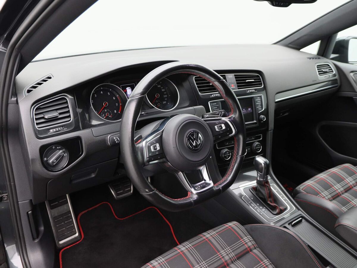 Volkswagen Golf 2.0 TSI GTi 300 Pk DSG | Xenon | 18 Inch | Navi | Privacy Glass | Stoelverwarming