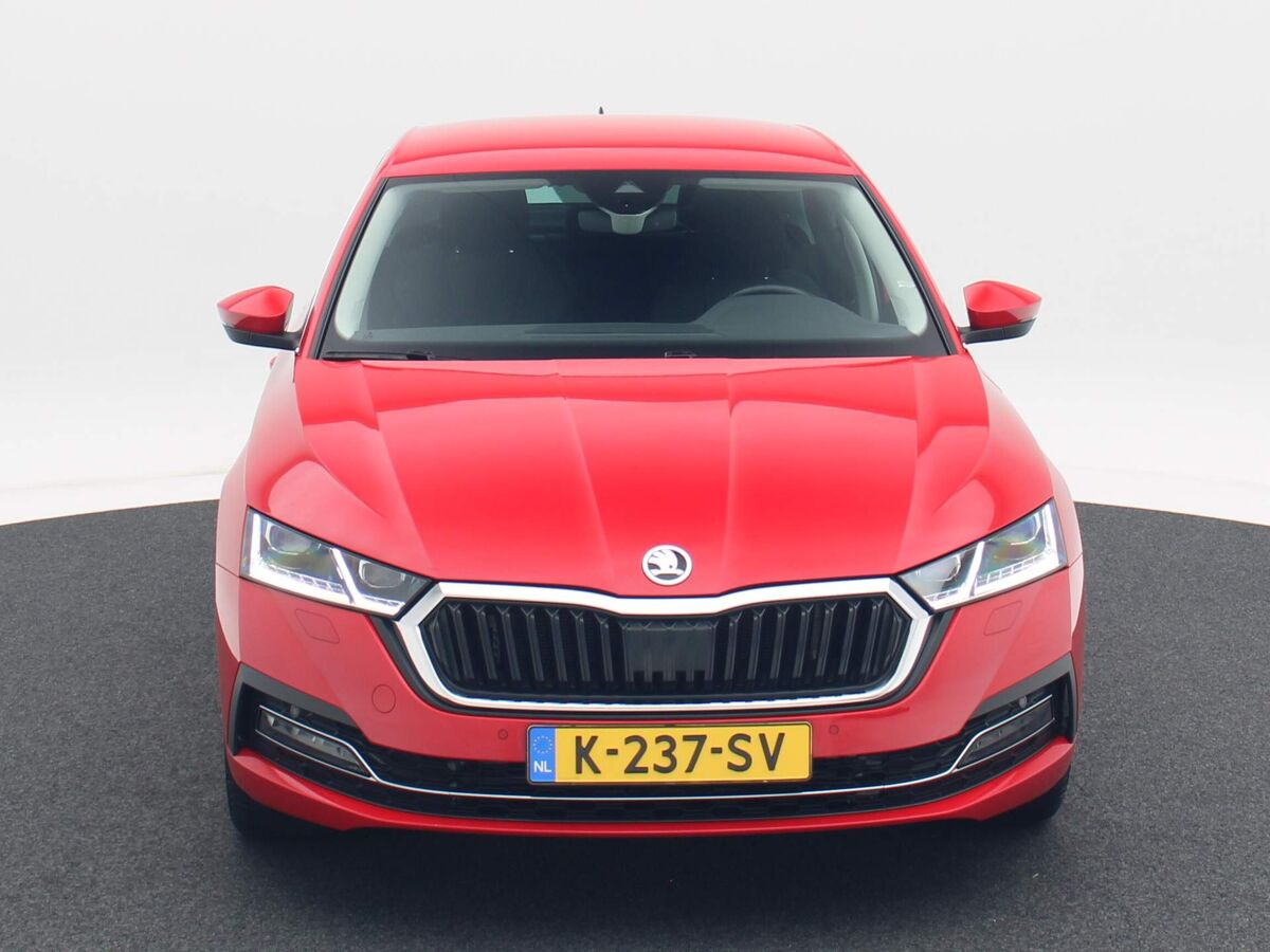 Škoda Octavia 1.5 TSi 150 Pk First Edition | Full LED | Navi | 18 Inch | Adapt. Cruise | Elektrische Achterklep | Side Assist | 61.249 Km!!