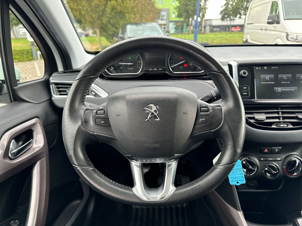 Peugeot 2008 1.2 110 pk PureTech Active | Paroramadak | Trekhaak |