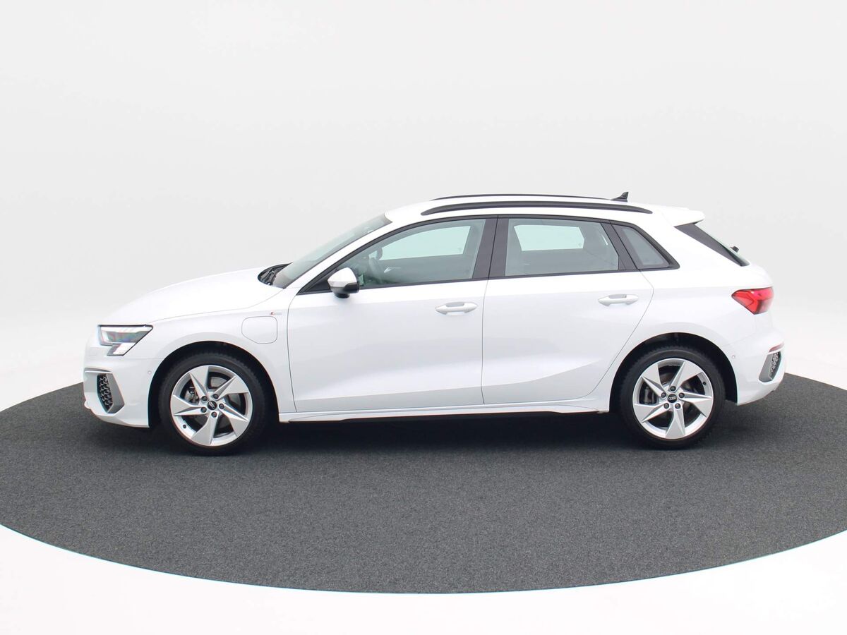 Audi A3 Sportback 40 TFSi e 204 Pk S-Line | Navi | Full LED | Alcantara | 17 Inch | Adapt. Cruise | Stoelverwarming | 15.317 Km!!