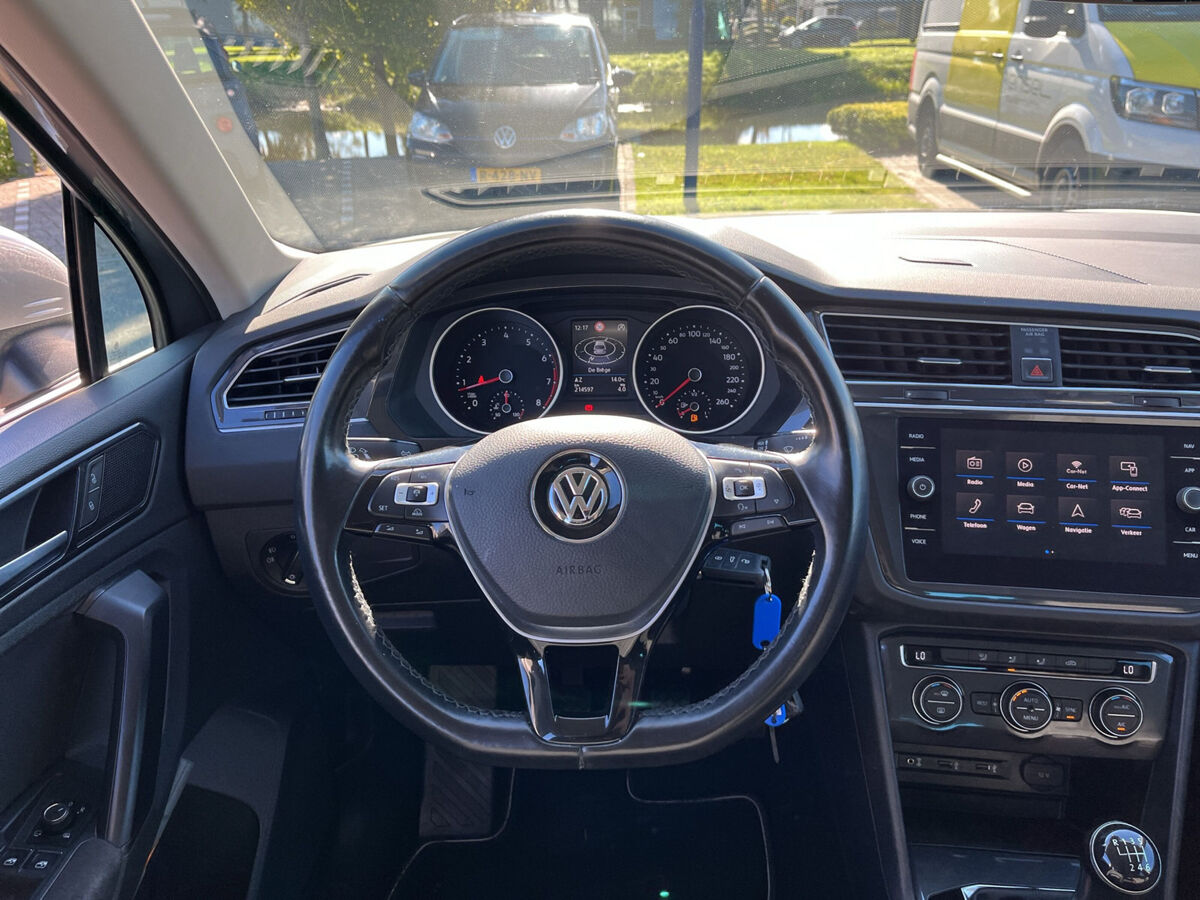 Volkswagen Tiguan 1.4 TSI 125 pk Comfortline Business | Navi | Clima | PDC | Trekhaak |