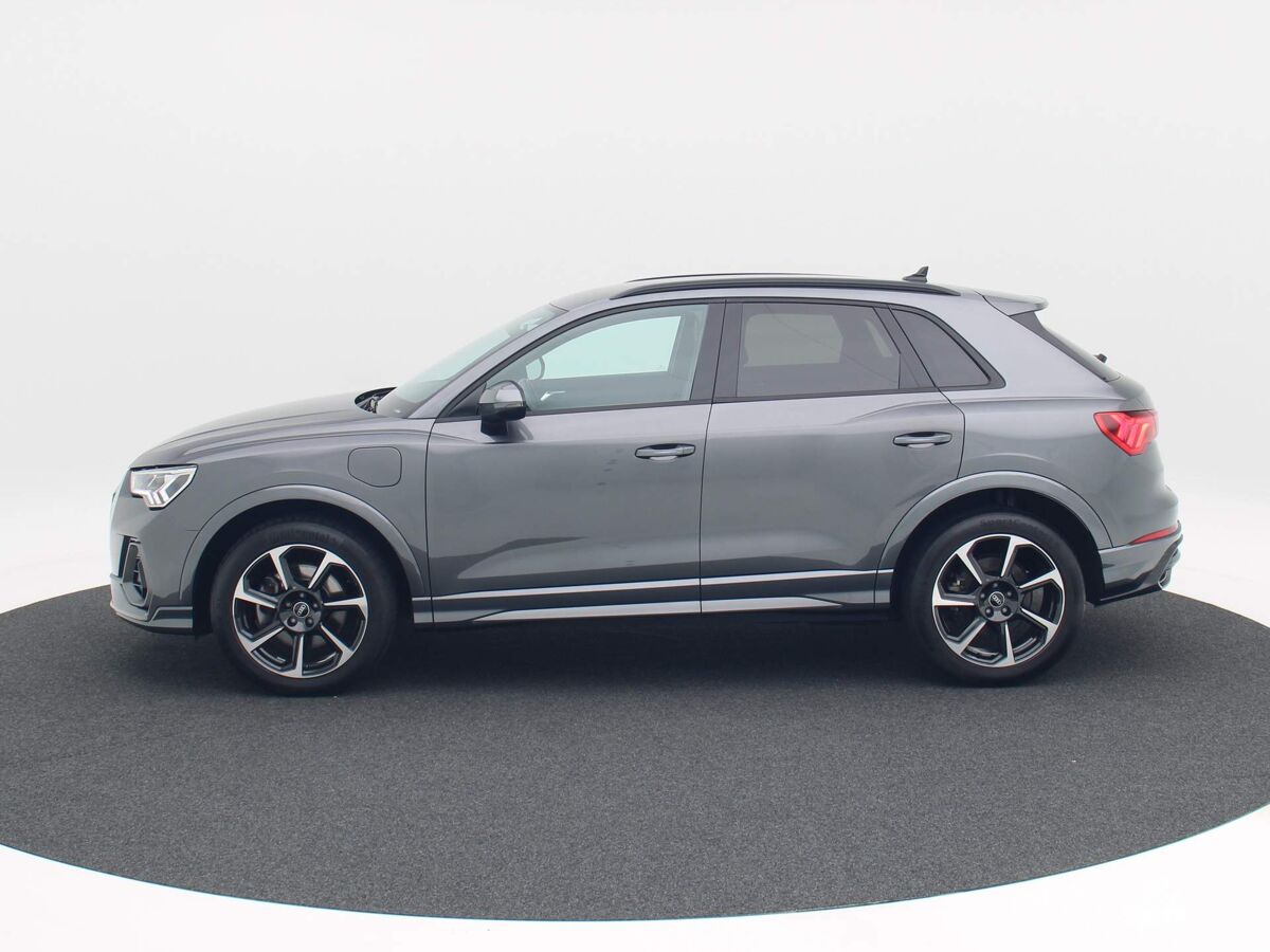 Audi Q3 45 TFSi e 245 Pk S-Line | Leder | Full LED | Navi | 19 Inch | Elek. Klep | Privacy Glass | 53.665 Km!!