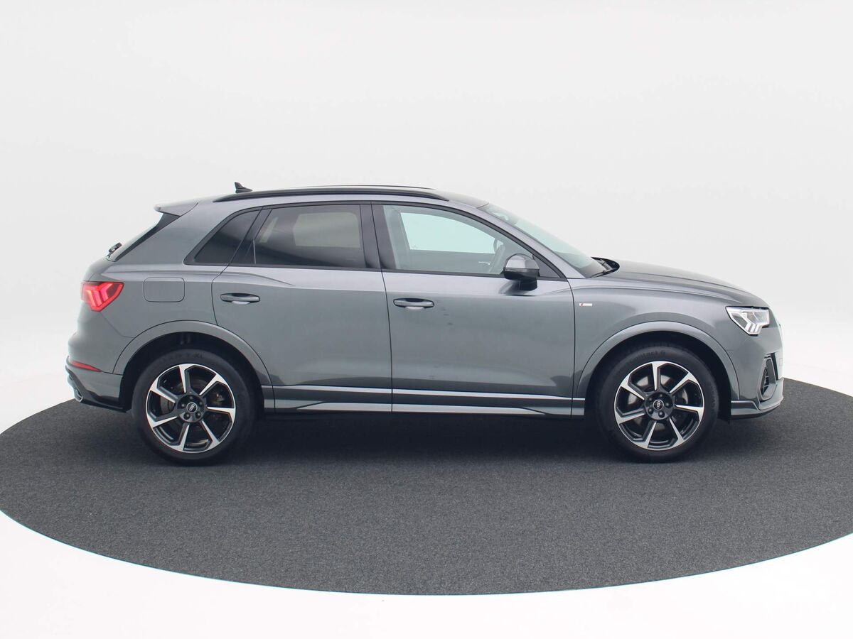 Audi Q3 45 TFSi e 245 Pk S-Line | Leder | Full LED | Navi | 19 Inch | Elek. Klep | Privacy Glass | 53.665 Km!!