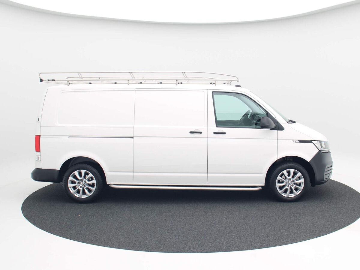 VW-Bedrijfswagens Transporter 2.0 TDi L2H1 28 Business 3-Zits | Airco | Trekhaak | App Connect | 17 Inch | Parkeersensoren | 24.254 Km!!