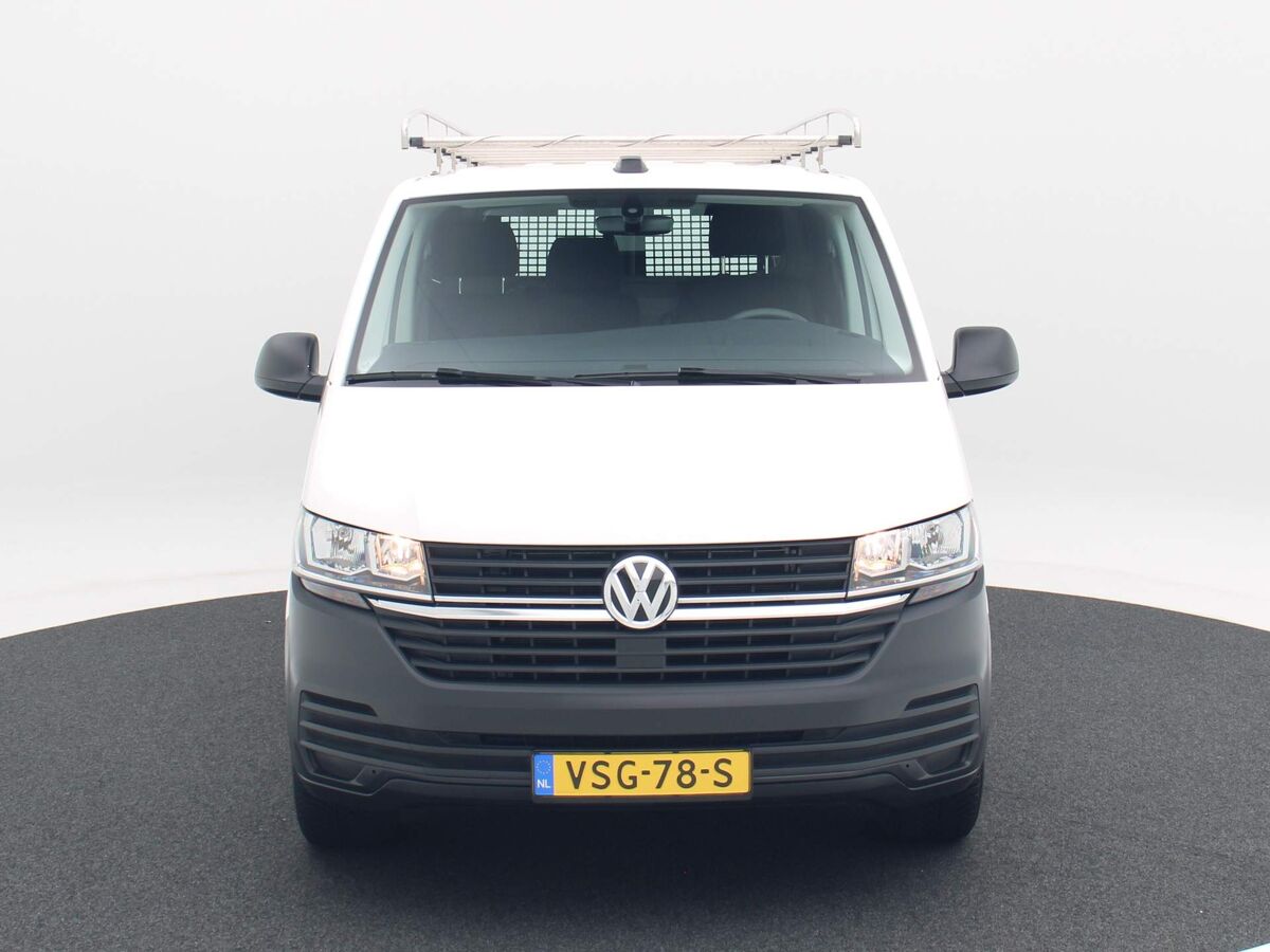 VW-Bedrijfswagens Transporter 2.0 TDi L2H1 28 Business 3-Zits | Airco | Trekhaak | App Connect | 17 Inch | Parkeersensoren | 24.254 Km!!