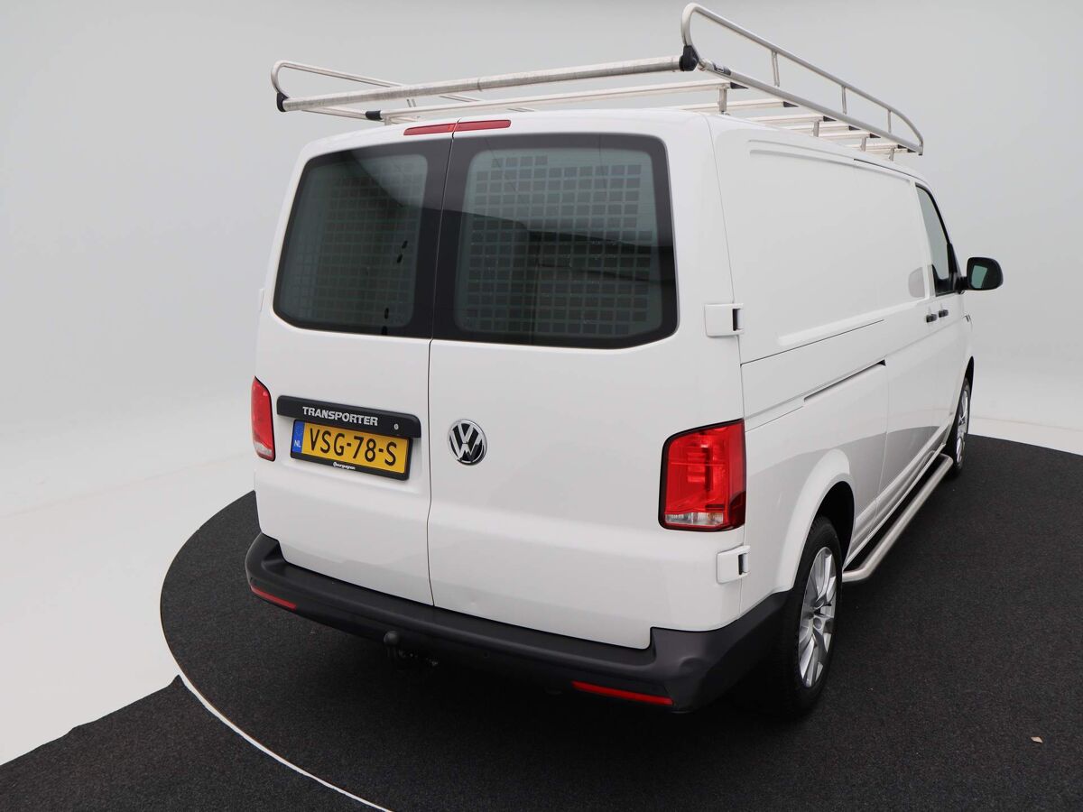 VW-Bedrijfswagens Transporter 2.0 TDi L2H1 28 Business 3-Zits | Airco | Trekhaak | App Connect | 17 Inch | Parkeersensoren | 24.254 Km!!