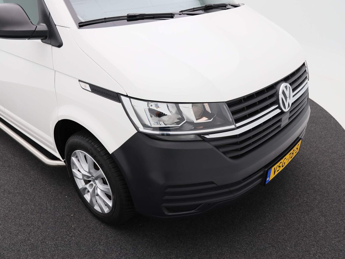 VW-Bedrijfswagens Transporter 2.0 TDi L2H1 28 Business 3-Zits | Airco | Trekhaak | App Connect | 17 Inch | Parkeersensoren | 24.254 Km!!