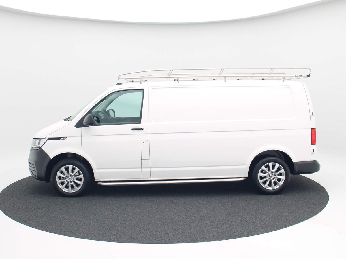 VW-Bedrijfswagens Transporter 2.0 TDi L2H1 28 Business 3-Zits | Airco | Trekhaak | App Connect | 17 Inch | Parkeersensoren | 24.254 Km!!