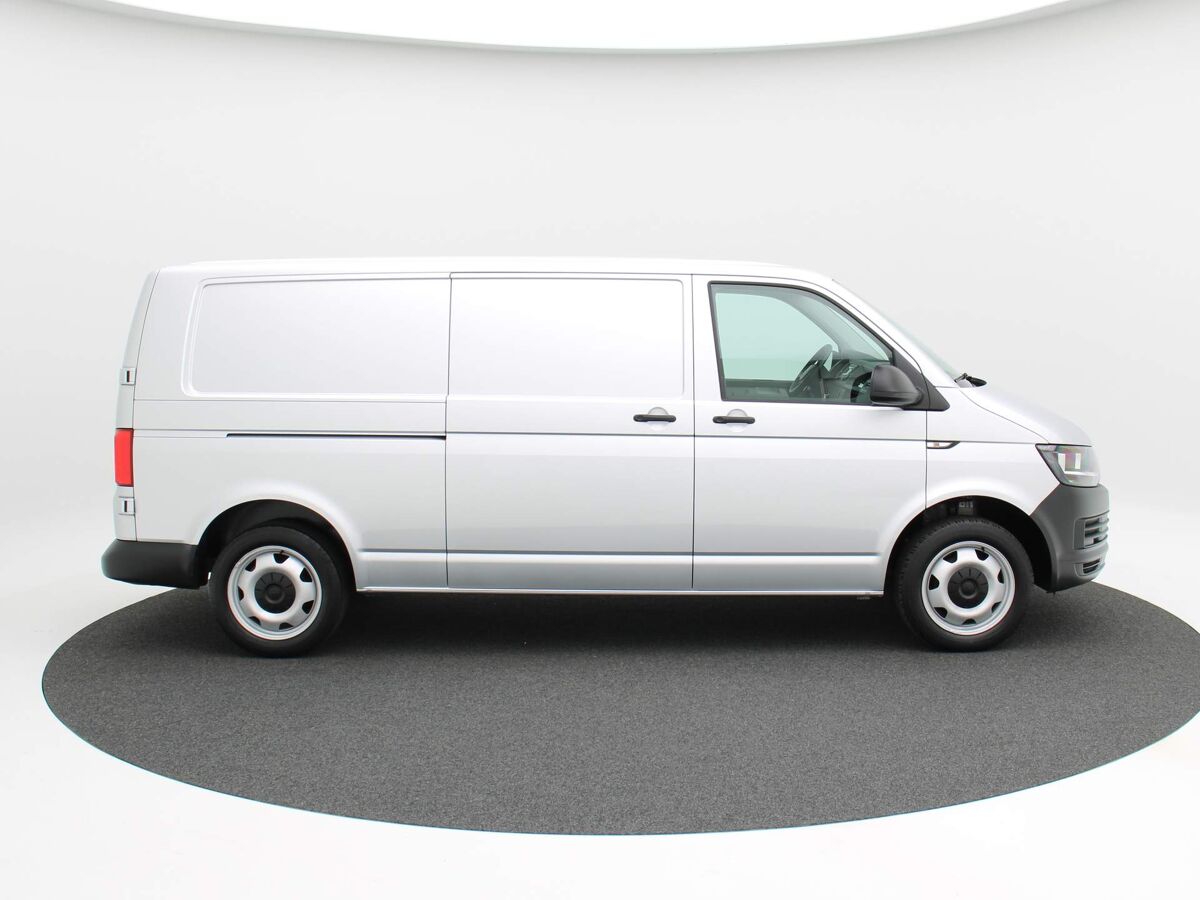 VW-Bedrijfswagens Transporter 2.0 TDi L2H1 Grijs metallic | Airco | 17'' velgen | Lat om Lat | Elektrische spiegels | 34.229km! |