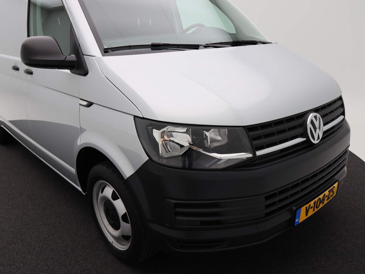 VW-Bedrijfswagens Transporter 2.0 TDi L2H1 Grijs metallic | Airco | 17'' velgen | Lat om Lat | Elektrische spiegels | 34.229km! |