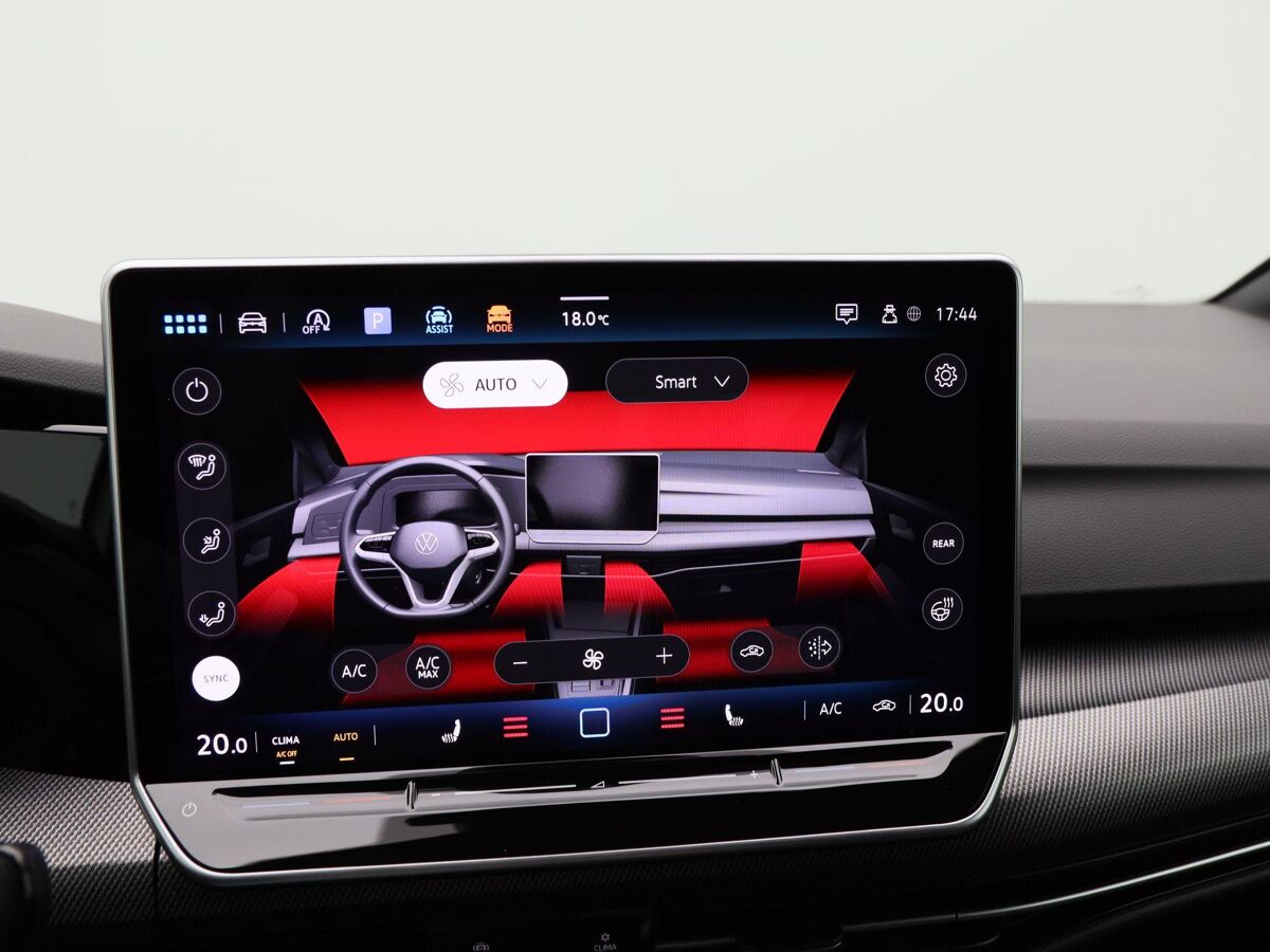 Volkswagen Golf Variant R-Line-Edition 1.5 eTSI 116 pk Variant DSG | 360 Camera | Stoel & Stuur Verwarming | Koplampverlichting Led Matrix |  3-Zone Climatronic | Wegzwenkbare trekhaak |
