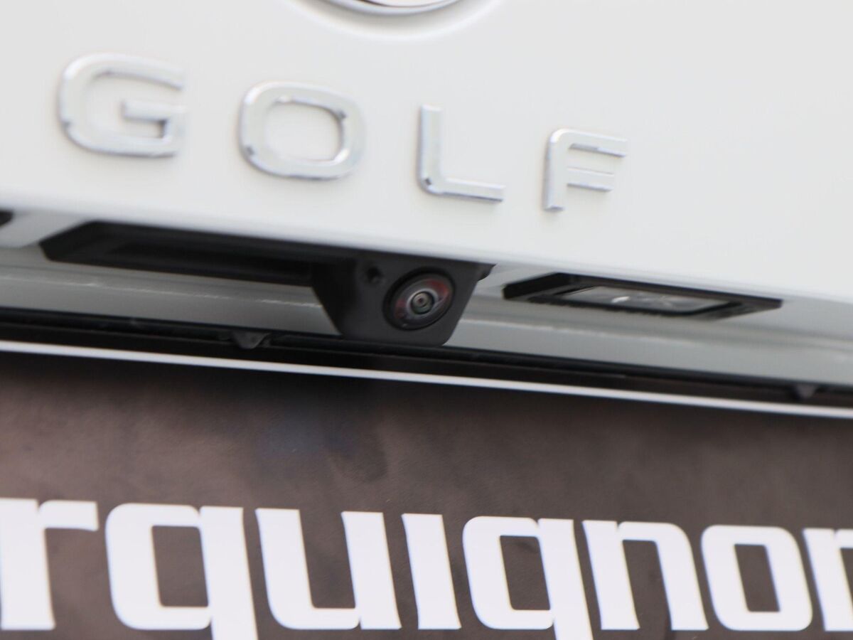 Volkswagen Golf Variant R-Line-Edition 1.5 eTSI 116 pk Variant DSG | 360 Camera | Stoel & Stuur Verwarming | Koplampverlichting Led Matrix |  3-Zone Climatronic | Wegzwenkbare trekhaak |