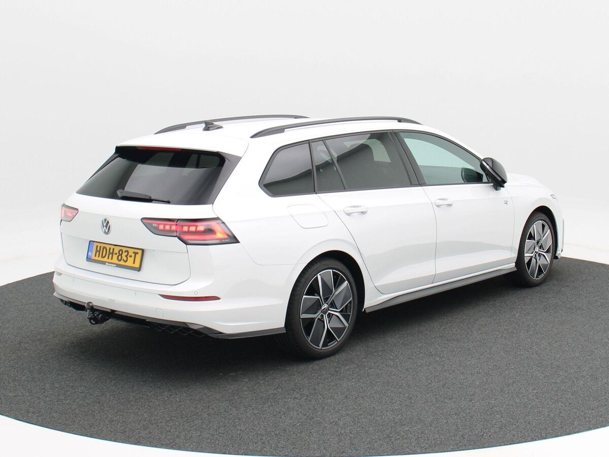 Volkswagen Golf Variant R-Line-Edition 1.5 eTSI 116 pk Variant DSG | 360 Camera | Stoel & Stuur Verwarming | Koplampverlichting Led Matrix |  3-Zone Climatronic | Wegzwenkbare trekhaak |
