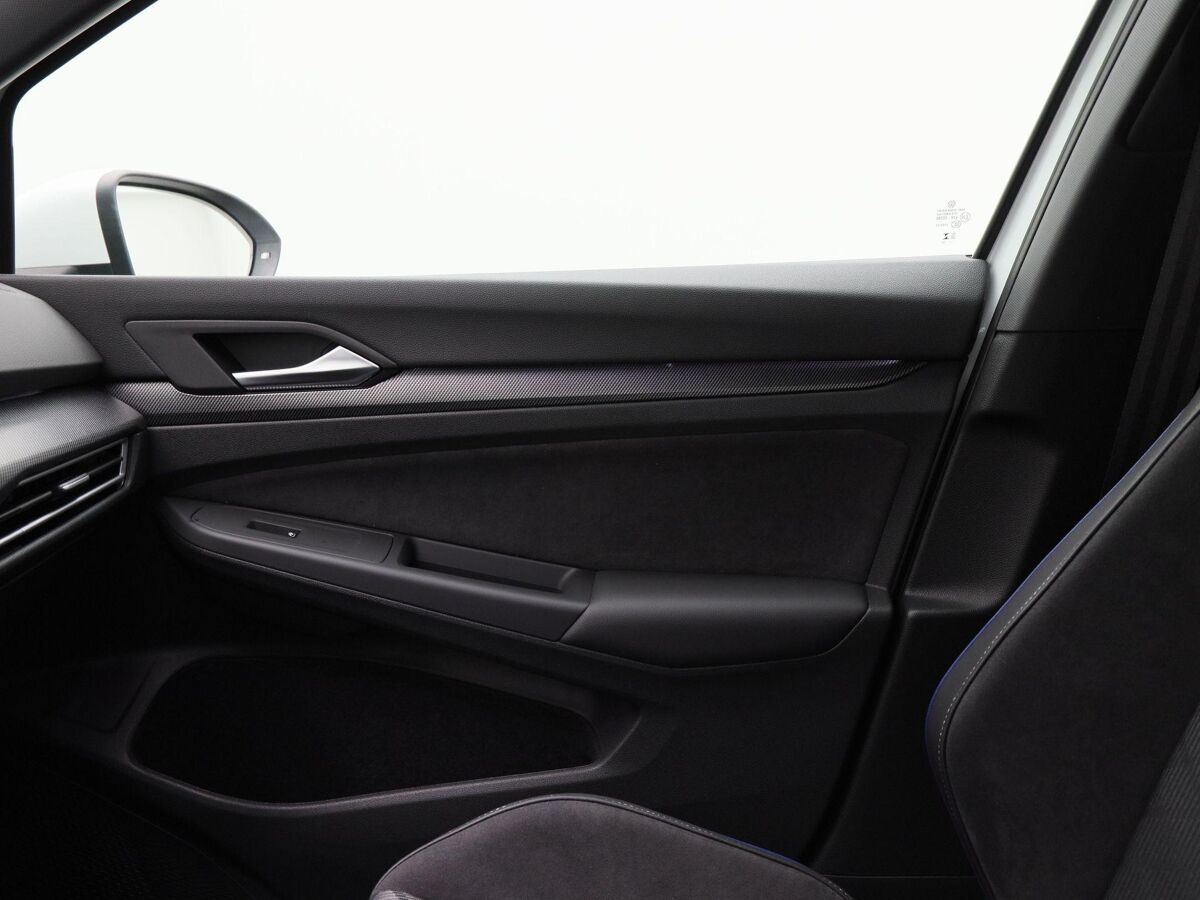 Volkswagen Golf Variant R-Line-Edition 1.5 eTSI 116 pk Variant DSG | 360 Camera | Stoel & Stuur Verwarming | Koplampverlichting Led Matrix |  3-Zone Climatronic | Wegzwenkbare trekhaak |