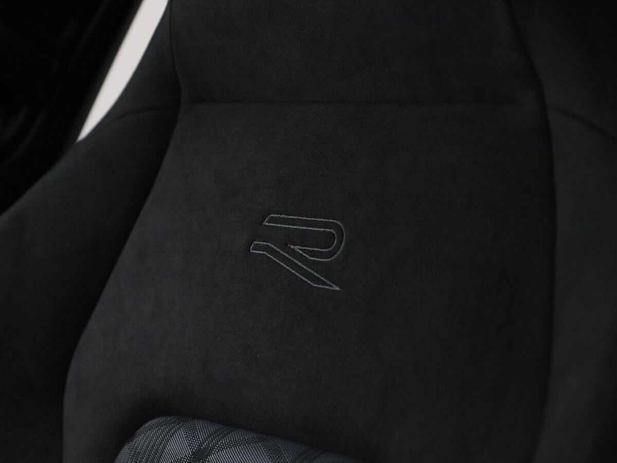 Volkswagen Golf Variant R-Line-Edition 1.5 eTSI 116 pk Variant DSG | 360 Camera | Stoel & Stuur Verwarming | Koplampverlichting Led Matrix |  3-Zone Climatronic | Wegzwenkbare trekhaak |