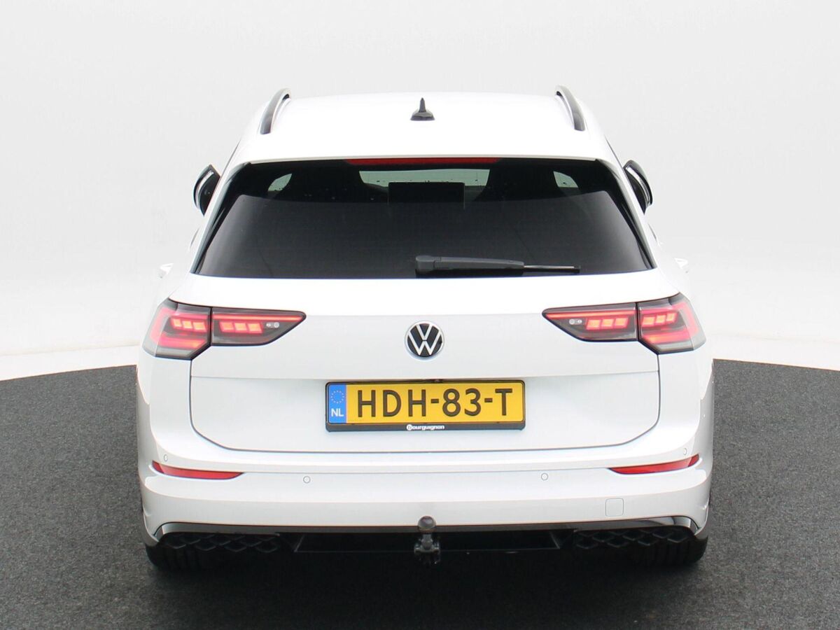 Volkswagen Golf Variant R-Line-Edition 1.5 eTSI 116 pk Variant DSG | 360 Camera | Stoel & Stuur Verwarming | Koplampverlichting Led Matrix |  3-Zone Climatronic | Wegzwenkbare trekhaak |