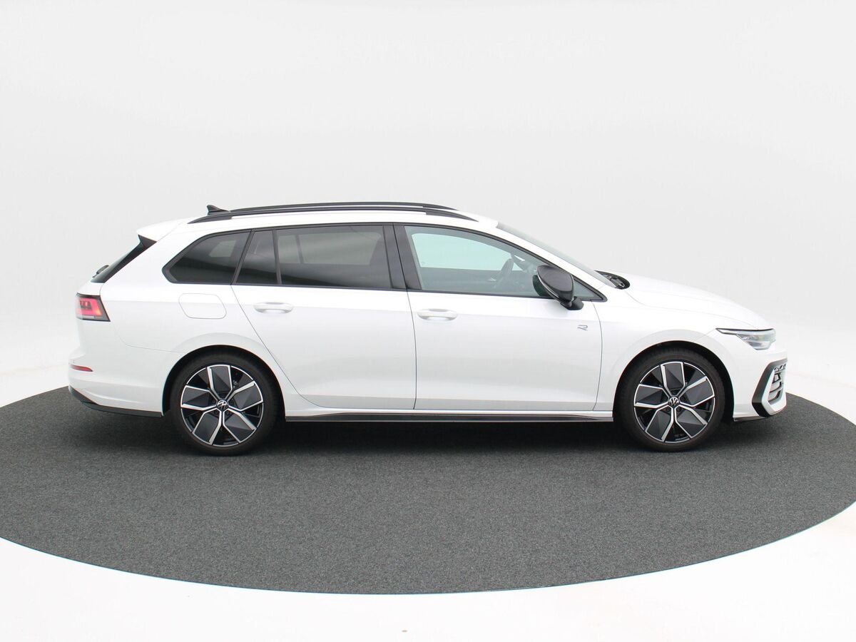 Volkswagen Golf Variant R-Line-Edition 1.5 eTSI 116 pk Variant DSG | 360 Camera | Stoel & Stuur Verwarming | Koplampverlichting Led Matrix |  3-Zone Climatronic | Wegzwenkbare trekhaak |