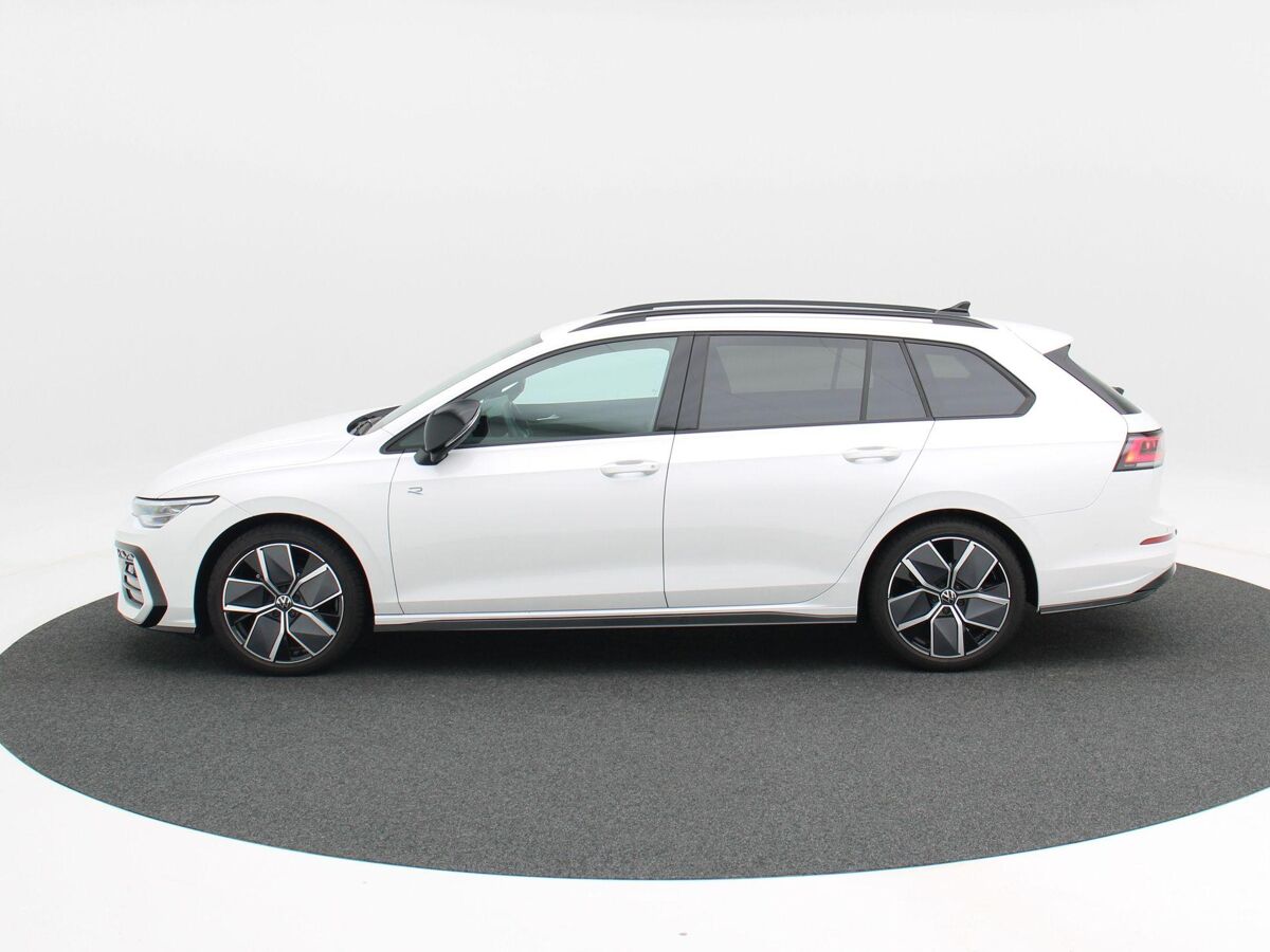 Volkswagen Golf Variant R-Line-Edition 1.5 eTSI 116 pk Variant DSG | 360 Camera | Stoel & Stuur Verwarming | Koplampverlichting Led Matrix |  3-Zone Climatronic | Wegzwenkbare trekhaak |